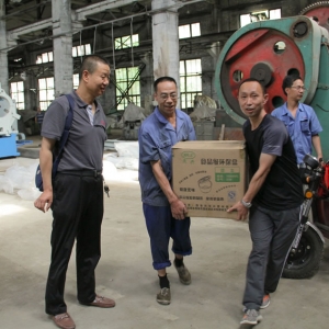 公司開展“夏日送清涼”活動