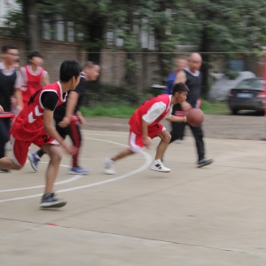 岷山技工學(xué)校舉辦慶國慶迎中秋籃球友誼邀請賽